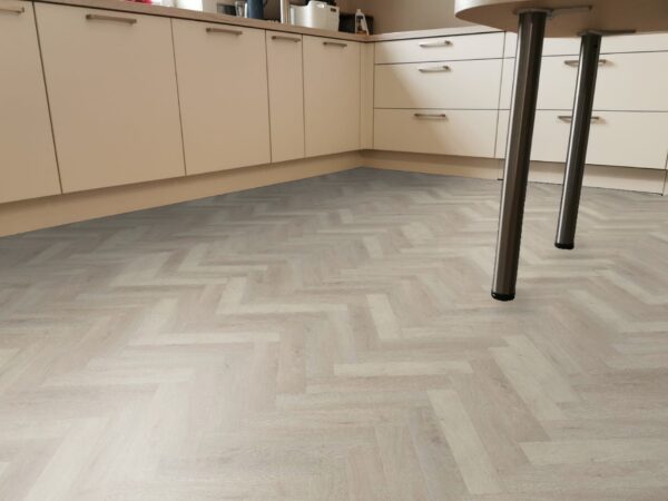 Balanced Oak Lightgrey 99Dk04